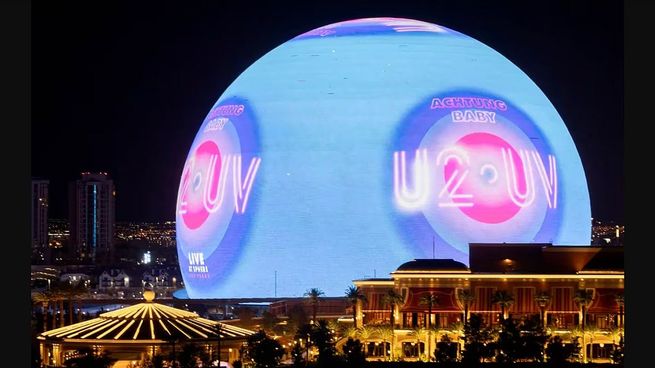 La colosal esfera de 112 metros de alto y 157 de ancho tiene pantallas por dentro y por fuera. Hasta ahora se conocían las impresionantes imágenes exterior, pero ahora con su estreno ya se sabe cómo es en su interior.