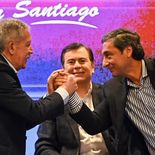 Elías Suárez y Carlos Silva Neder se estrechan la mano y en el medio, Gerardo Zamora, el gobernador saliente y actual senador nacional. Elías Suárez y Carlos Silva Neder se estrechan la mano y en el medio, Gerardo Zamora, el gobernador saliente y actual senador nacional.
