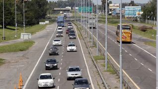 Aumentó 30% la circulación de vehículos en rutas y autopistas de Argentina en diciembre