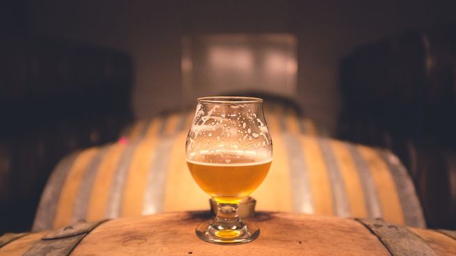 La diversidad cervecera de Buenos Aires se refleja en sus bares: desde la tradición hasta la innovación, cada espacio invita a celebrar el Día de la Cerveza con buena compañía y excelente sabor.
