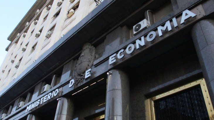 Cobertura contra el dólar y mayor tasa, la demanda del mercado para volver a financiar al Tesoro