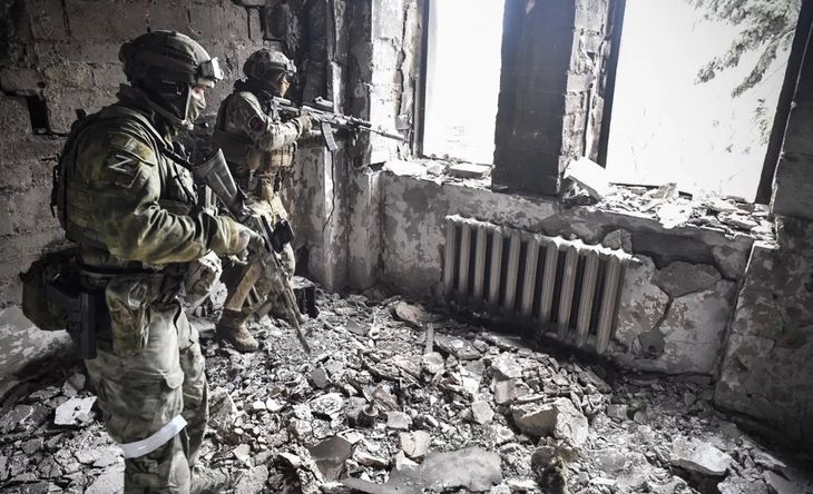 Russian soldiers in the offensive on Mariupol.