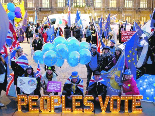 PERMANENCIA. Los proeuropeos insisten con un nuevo referendo.