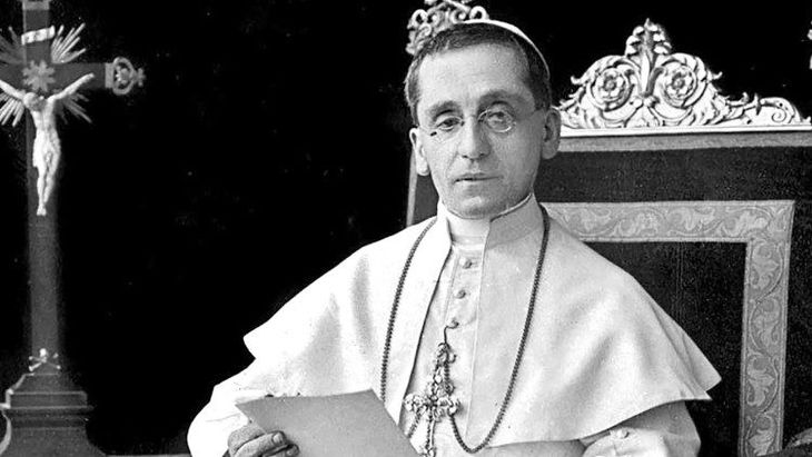 Benedicto XV. Gracias a él, los católicos que apuesta a la sucesión papal ya no son excomulgados. Benedicto XV. Gracias a él, los católicos que apuesta a la sucesión papal ya no son excomulgados.