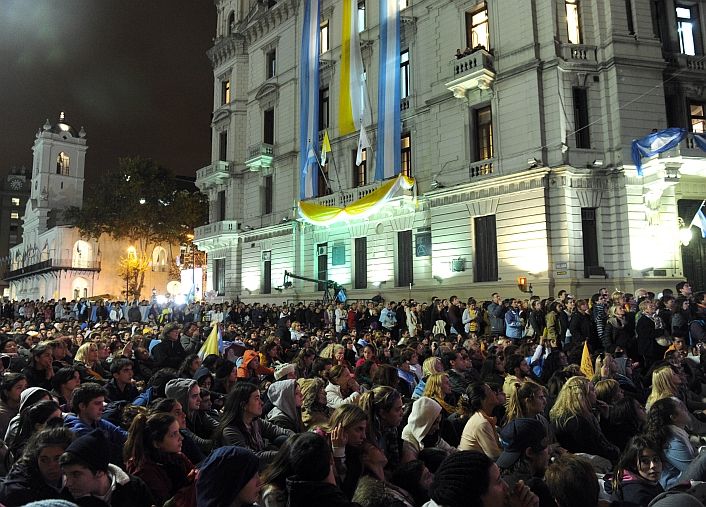 El Papa sorprendió a los fieles en Plaza de Mayo con un llamado (foto 1)