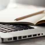 En la actualidad, las computadoras se volvieron herramientas indispensables para estudiar. En la actualidad, las computadoras se volvieron herramientas indispensables para estudiar.