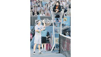 Nalbandian discute con el umpire francés tras el polémico fallo. En las próximas horas, David volverá a la Argentina para preparar la serie de Copa Davis ante Alemania, en febrero.