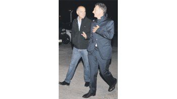 Mauricio Macri y el ministro de Hacienda de la Ciudad de Buenos Aires, Néstor Grindetti, en una salida de campaña por Lanús, donde el funcionario aspira a ser intendente.