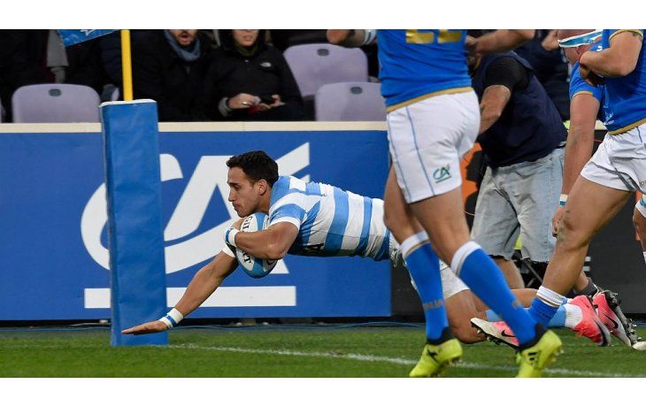 Tuculet marcó uno de los tries argentinos en el Artemio Franchi.