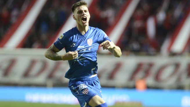 Unión goleó a Independiente y complicó aun más su presente.