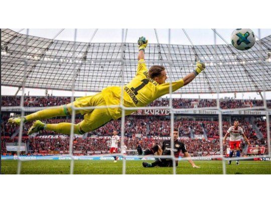 Alario debutó con un gol en el Bayer Leverkusen.