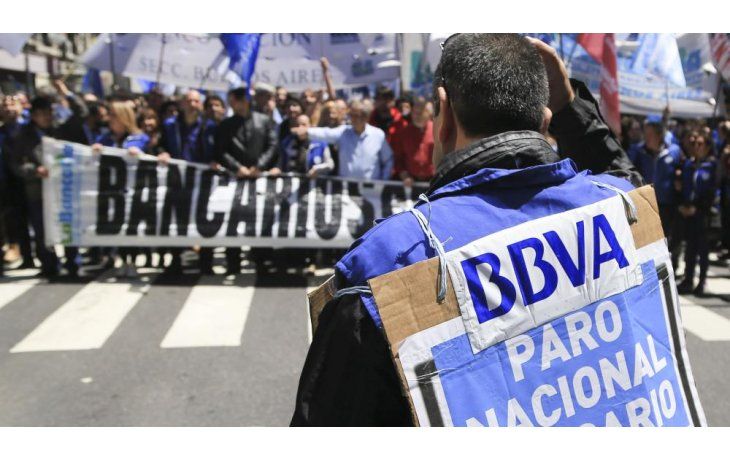 Asociaciones de Bancos indicaron que la propuesta salarial para 2018 garantiza el poder adquisitivo del salario. Fuertes críticas a La Bancaria por lanzar paro de tres días.