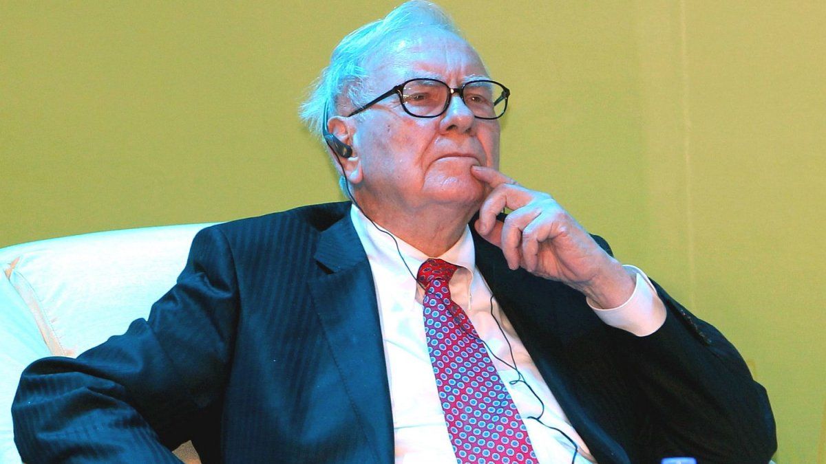Warren Buffett sold 10 million Apple shares and added new companies to his portfolio