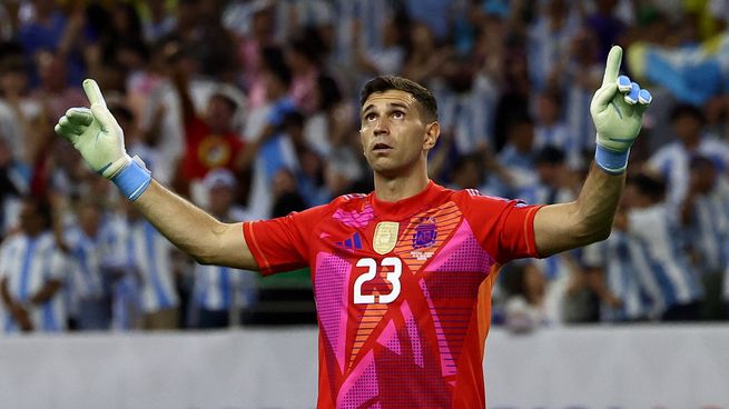 Emiliano Dibu Martínez no podrá jugar en las eliminatorias.&nbsp;