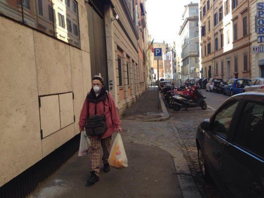 Desolada. La imagen que se repite en las principales ciudades europeas: calles desiertas, gente con barbijo y mucha incertidumbre.