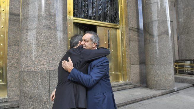 Scioli anunció que lanza un libro y lo presentará con Massa.