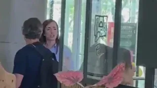 El momento incómodo de Victoria Villarruel en un café.