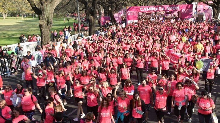 Más de 15.000 personas participaron de la caminata para la lucha contra el cáncer de mama.