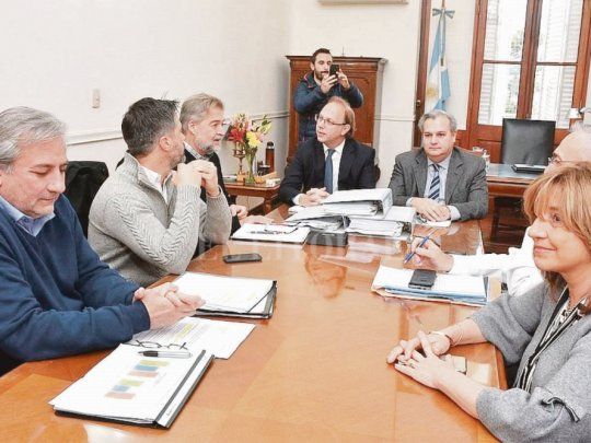 diálogo. Los actuales funcionarios de Miguel Lifschitz y los representantes del gobernador electo Omar Perotti destacaron el proceso de transición ordenado con intercambio de información.