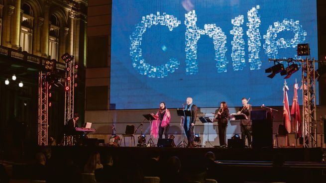 Festejo. Fin de la semana de festejos de la Semana de Chile en la Argentina. Gala en el Plaza Vaticano, junto al Teatro Colón, el viernes a la noche. Un respiro que se disfrutó en medio de las turbulencias de la semana.&nbsp;