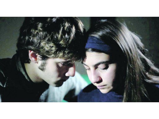 Sinfonía para Ana. El film adapta la novela de Gaby Meik sobre adolescentes de los 70 en el Colegio Nacional Buenos Aires.