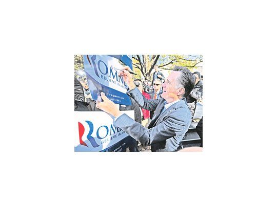 Mitt Romney siguió haciendo ayer campaña en Carolina del Sur, el estado que celebrará el sábado una elección primaria que puede definir prematuramente la candidatura presidencial republicana. Mide bien en las encuestas, pero podría afectarlo una polémica de último momento.