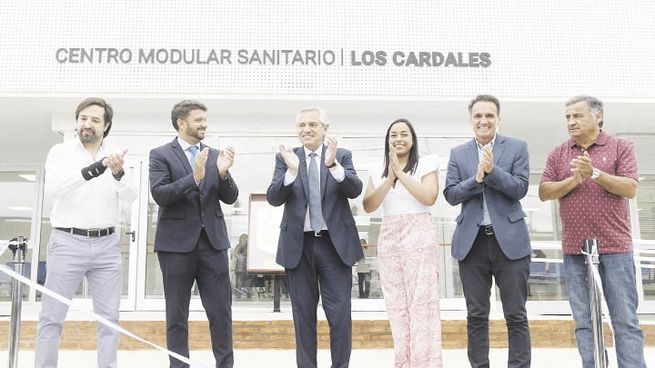 Cardales. El presidente Alberto Fernández junto al ministro de Obras Públicas, Gabriel Katopodis, el intendente de Exaltación de la Cruz, Diego Nanni, y la directora del Centro Modular Los Cardales, Diana Guzmán.