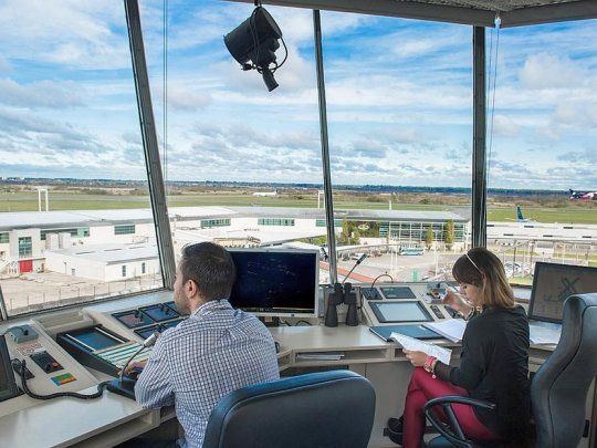 Controlador Aereo}.jpg