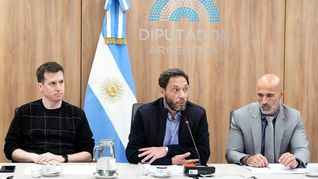 Maximiliano Ferraro junto a Juan Marino, los dos diputados que presidieron la comisión $LIBRA. Maximiliano Ferraro junto a Juan Marino, los dos diputados que presidieron la comisión $LIBRA.