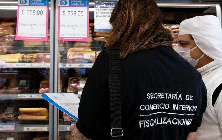 La policía contra la inflación fiscaliza los precios en todos los comercios del país.