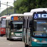 Las líneas de colectivos de jurisdicción nacional que circulan por el AMBA aplicaron una actualización tarifaria desde este lunes. Las líneas de colectivos de jurisdicción nacional que circulan por el AMBA aplicaron una actualización tarifaria desde este lunes.