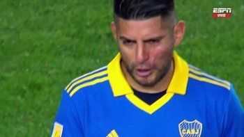 Golpe. Así salía Zambrano a jugar el segundo tiempo con Racing tras la pelea con Benedetto en el entretiempo.