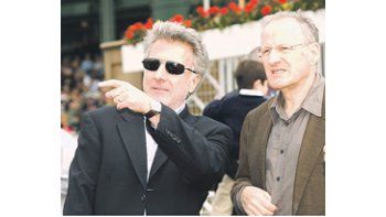Dustin Hoffman y Michael Mann, director de «Luck», la miniserie que marca el debut del gran actor en un protagónico televisivo. También habrá producciones de Steven Spielberg y el esperado regreso de Charlie Sheen en una comedia.