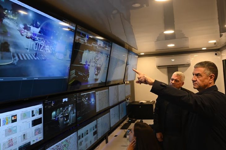 La Operación Muro se enmarca en los ejes de gestión de seguridad del Gobierno porteño encabezado por Jorge Macri, con foco en el combate al delito y la reducción de tasas de criminalidad en la Ciudad. La Operación Muro se enmarca en los ejes de gestión de seguridad del Gobierno porteño encabezado por Jorge Macri, con foco en el combate al delito y la reducción de tasas de criminalidad en la Ciudad.