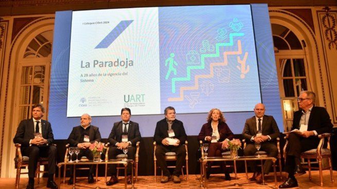 Guillermo Plate (SSN), Fernando Pérez (SRT, Alfredo González(CAME), Gerardo Martínez (UOCRA), Mara Bettiol (UART) y Dalmiro Garay (STJMendoza).