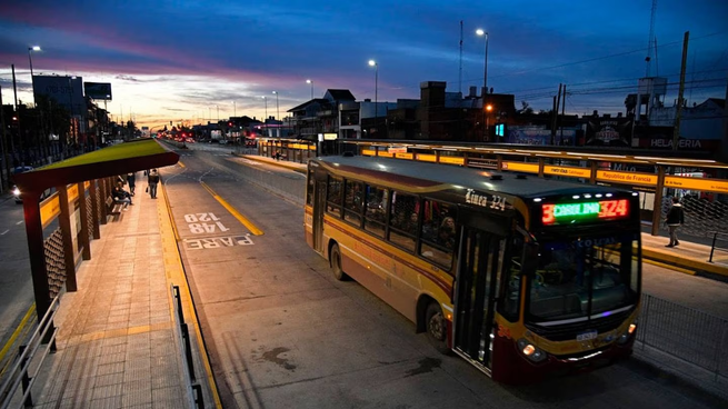 Suspenden a colectivero que usó el celular durante el recorrido. 