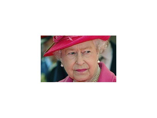 Un acuerdo firmado por el ejecutivo Británico, obliga a la reina dejar el control financiero de sus palacios.