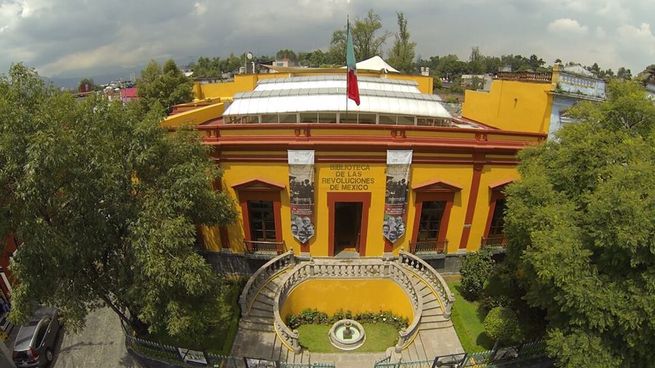 Se publica en 1953, el decreto de creación del Instituto Nacional de Estudios Históricos de la Revolución Mexicana (INEHRM). 