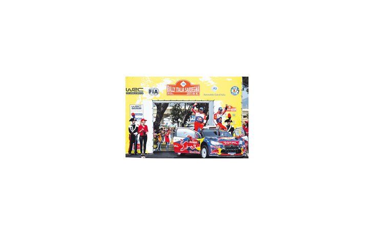 Sébastien Loeb y Daniel Elena festejan en Cerdeña, tras ganar el Rally.