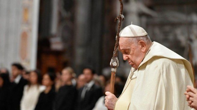 Continúan las mejoras en el estado de salud complejo del Santo Padre.