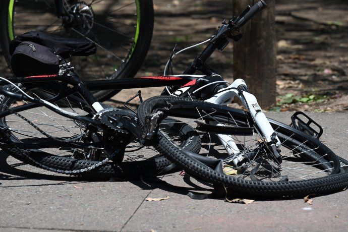 Detienen a un conductor que atropelló a ciclistas y runners en los bosques de Palermo.