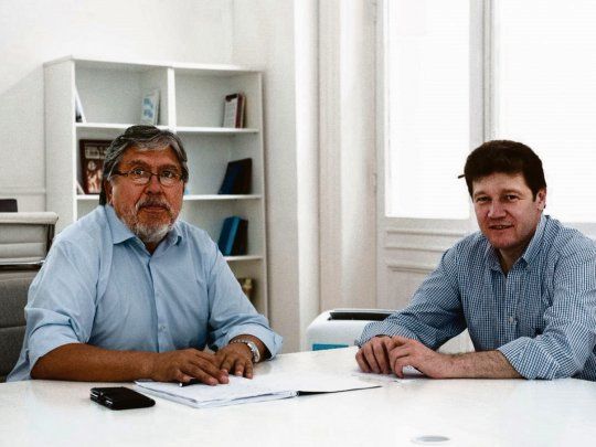AGENDA. Melella, con el secretario de Relaciones Pol&iacute;ticas y Parlamentarias, Fernando &ldquo;Chino&rdquo; Navarro. En la isla no se apagan cruces con Bertone.