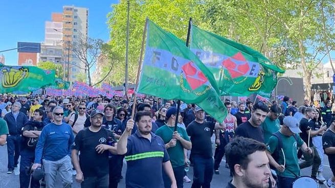 El sindicato de la bebida realiza una huelga tras el cierre de la planta que FNC tiene en Minas.