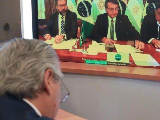 Cumbres. Felipe Solá, Alberto F. y Daniel Scioli en Zoom con Jair Bolsonaro. Hubo invitaciones cruzadas para visitas. Con Joe Biden fue telefónica.&nbsp;
