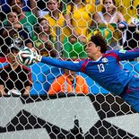 La gran atajada de Guillemo Memo Ochoa ante Australia. El experimentado arquero volvió a jugar en la Selección Mexicana después de año y medio, se lució y encendió nuevamente el debate de la titularidad en el arco. La gran atajada de Guillemo Memo Ochoa ante Australia. El experimentado arquero volvió a jugar en la Selección Mexicana después de año y medio, se lució y encendió nuevamente el debate de la titularidad en el arco.