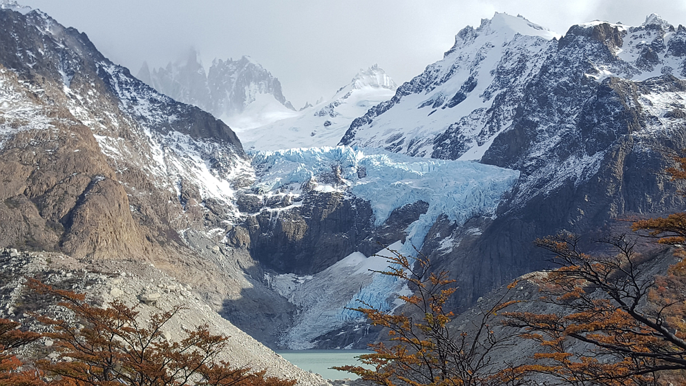 En conjunto, la adecuación de la Ley de Glaciares propone un cambio de paradigma: pasar de un esquema de prohibiciones amplias y definiciones imprecisas a un régimen basado en criterios técnicos, evaluaciones ambientales rigurosas y un reparto claro de competencias.