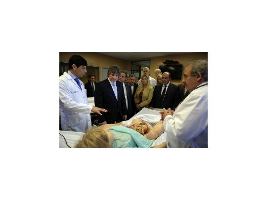 Amado Boudou en su visita al hospital El Cruce.