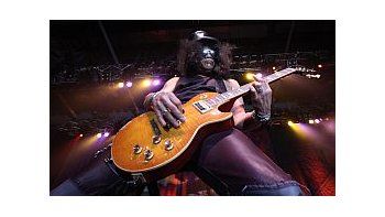Slash estremeció a 5 mil fanáticos