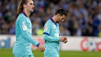El elenco catalán tuvo un duro encuentro en Anoeta y ahora podría perder la cima.
