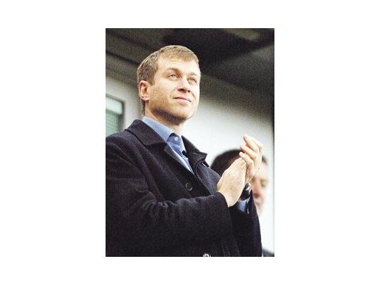 El magnate ruso dueño del Chelsea, Roman Abramovich (arriba), sufre la crisis económica mundial y los jugadores del Chelsea, como Frank Lampard, sufrirán en un futuro próximo las consecuencias cuando tengan que renovar sus contratos